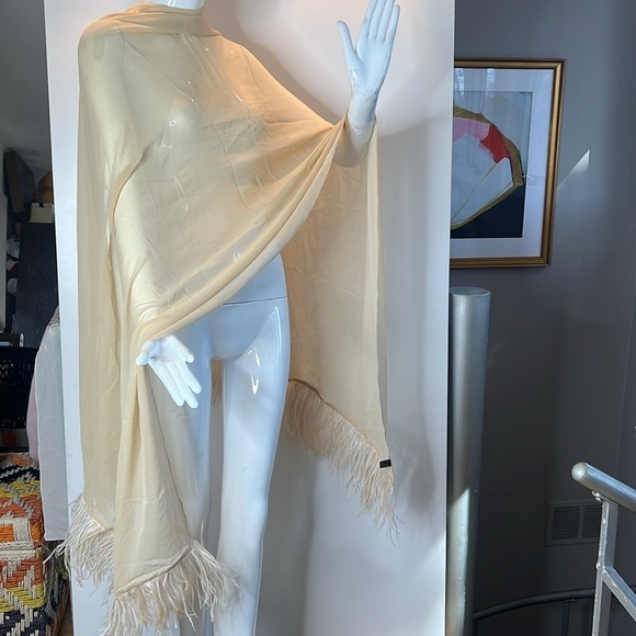 Gucci Vintage Rare Authentic 100% Silk Natural Feather Wrap Shawl 72” x 31” - Picture 13 of 16